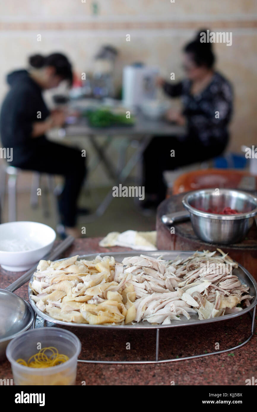 Vietnamita pho tradizionale zuppa di noodle al ristorante. Ho Chi Minh City. Il Vietnam. Foto Stock