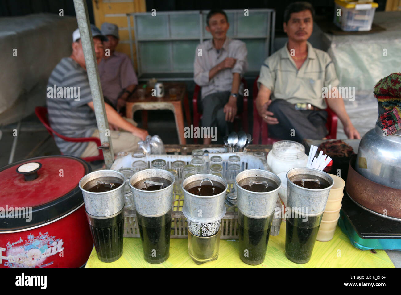 Il vietnamita tradizionale filtro di caffè. Hoi An. Il Vietnam. Foto Stock