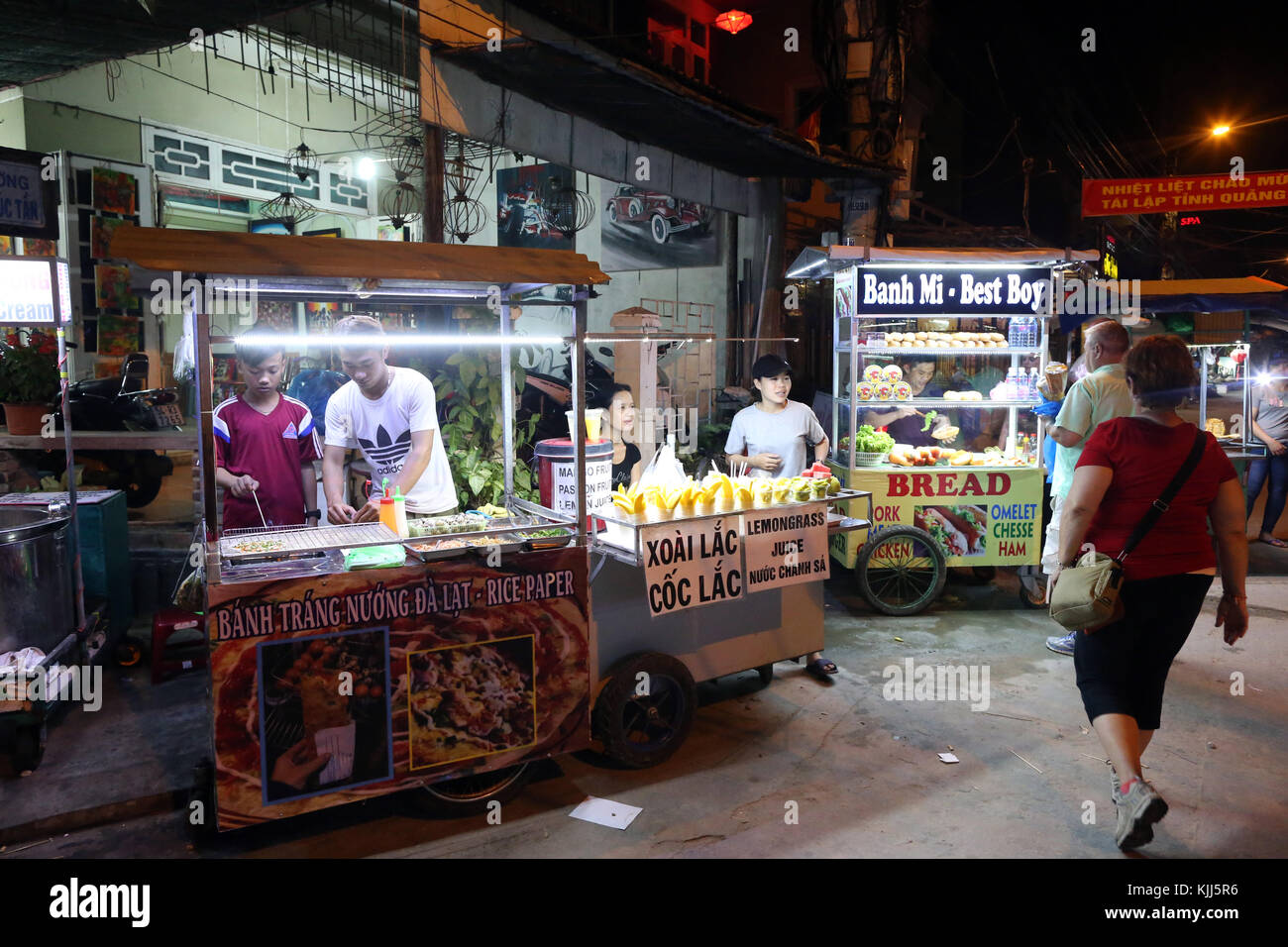 I venditori di strada che vendono cibo. Hoi An. Il Vietnam. Foto Stock