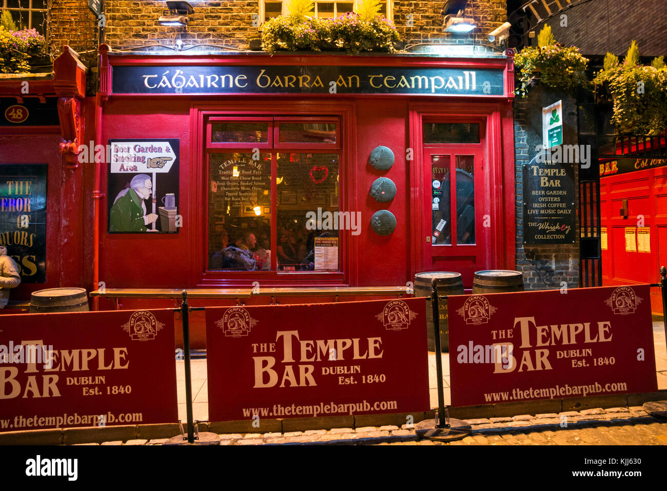 Dublino, Irlanda - Feb 15, 2014: il pub temple bar. temple bar storico quartiere è noto come Dublino&#39;s quartiere culturale con la vivace vita notturna. Foto Stock