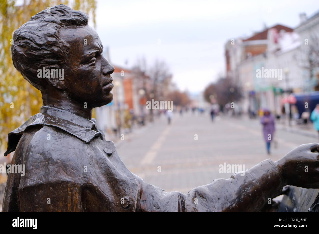 L'artista al lavoro - Monumento di Nikolay Nikolaevich Zhukov, l'artista del popolo dell'URSS, Elets, Russia Foto Stock