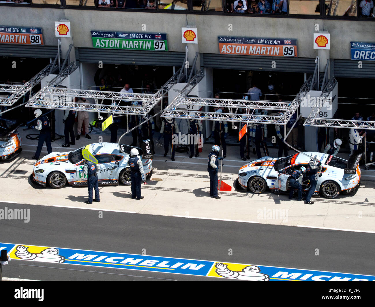 Le auto da corsa Aston Martin che partecipano alla 24 ore di le Mans 2014 Foto Stock