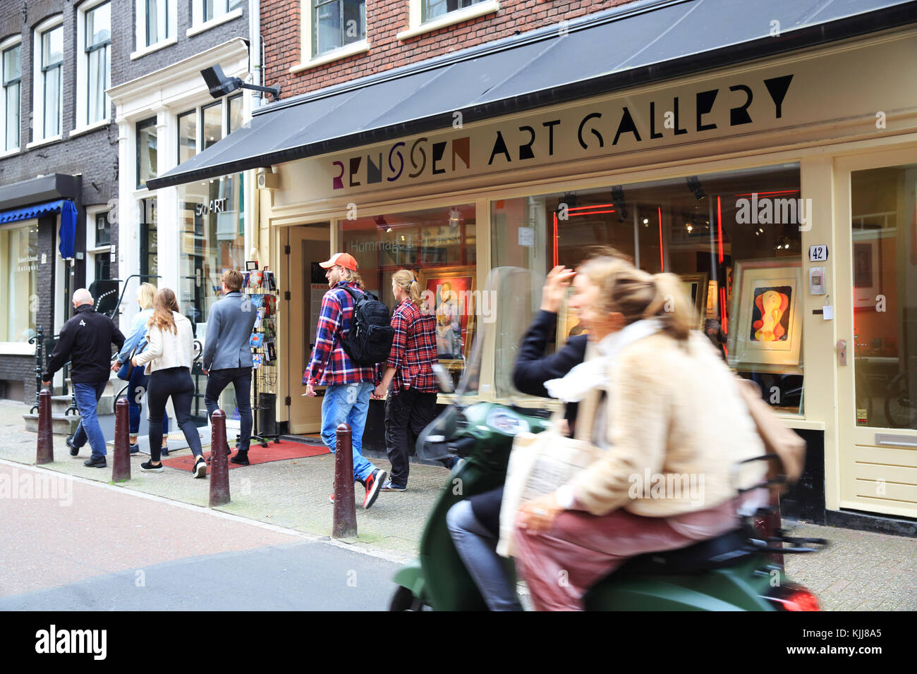 Trendy Nieuwe Spiegelstraat nell'arte e antiquariato area di Amsterdam, nei Paesi Bassi Foto Stock