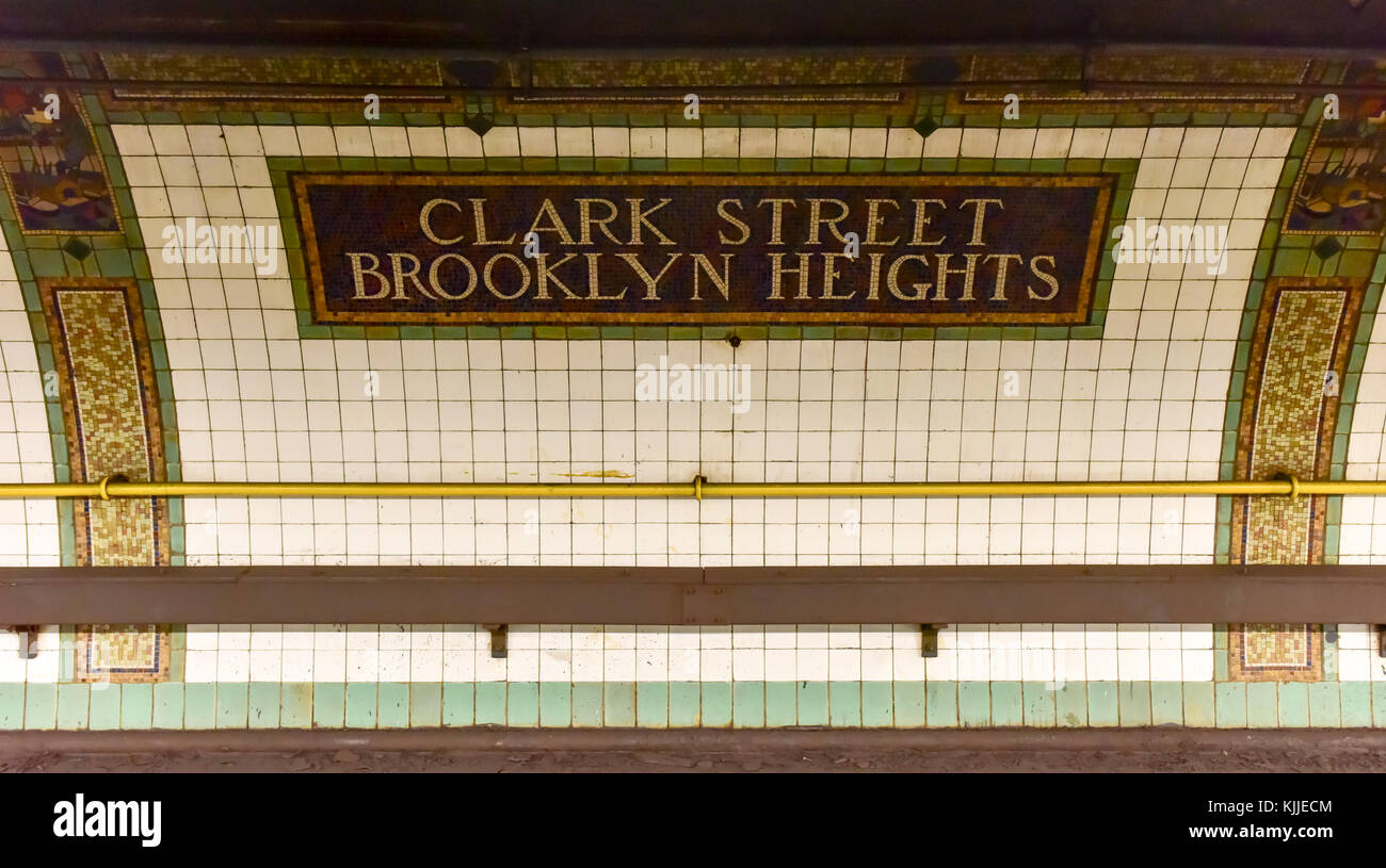 Brooklyn, New York - 22 febbraio 2015: Clark Street in Brooklyn Heights sulla metropolitana di New York, Metropolitan Transit Authority. Foto Stock