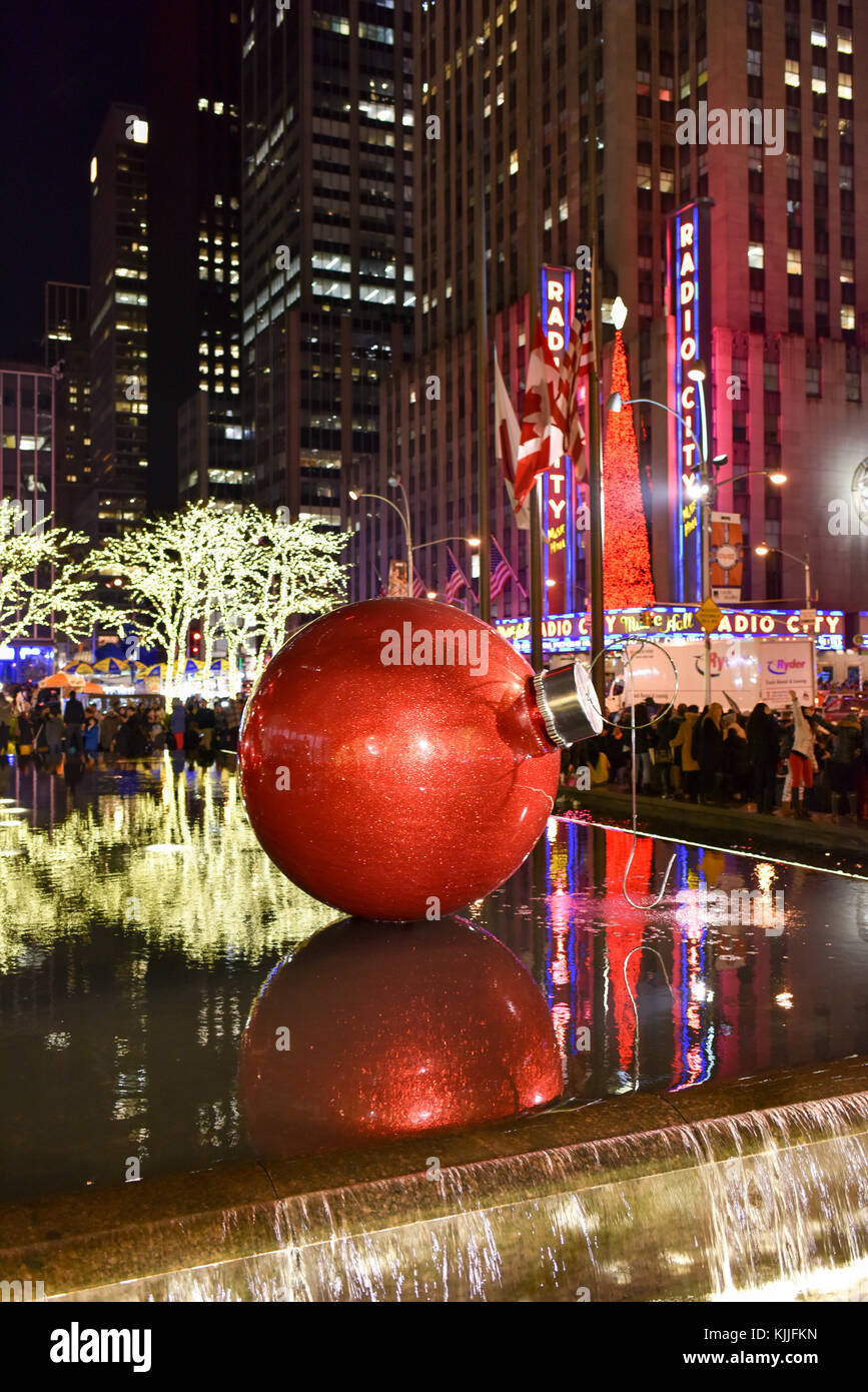 New York City - dec. 25, 2014: new york city landmark, Radio City Music Hall di Rockefeller Center decorata con decorazioni di Natale a midtown, ma Foto Stock