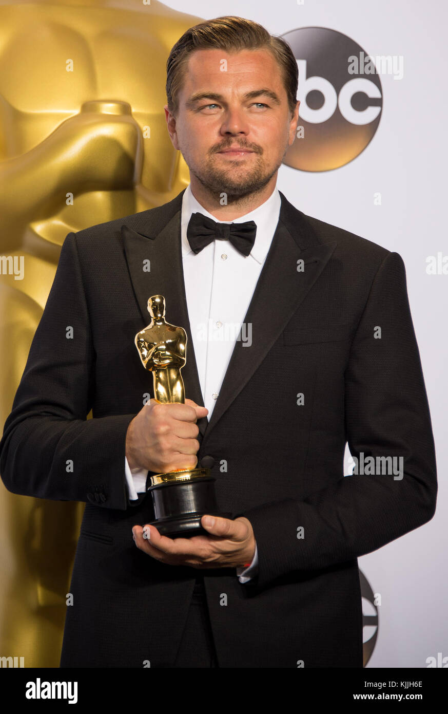 HOLLYWOOD, CA - FEBBRAIO 28: Leonardo DiCaprio nella sala stampa durante il 88° Annual Academy Awards al Loews Hollywood Hotel il 28 febbraio 2016 a Hollywood, California. Persone: Leonardo DiCaprio Foto Stock