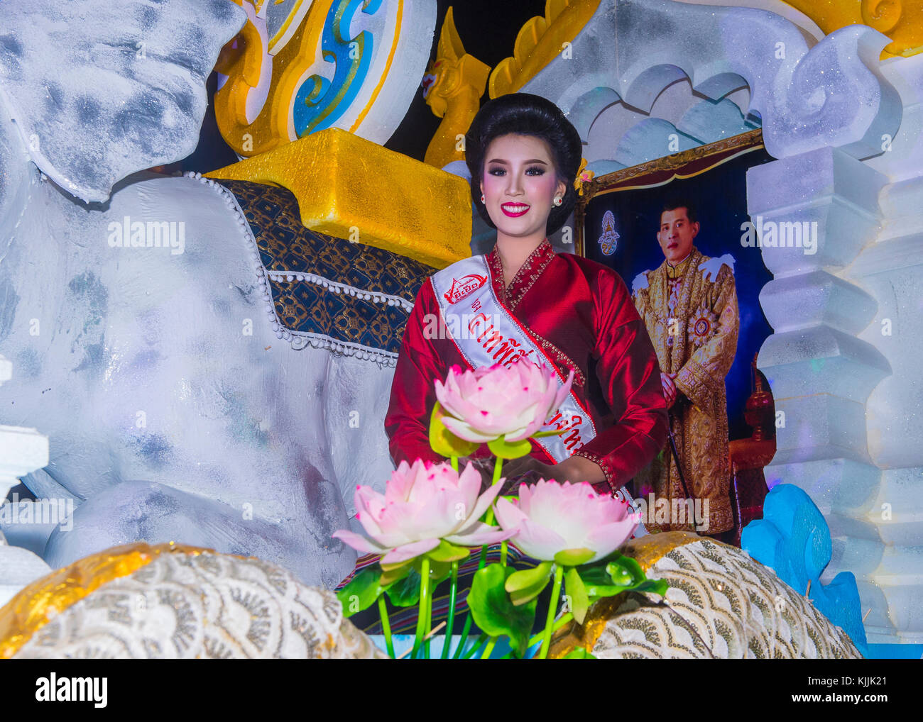 Partecipanti ad una sfilata durante il festival Yee Peng a Chiang mai , Thailandia Foto Stock
