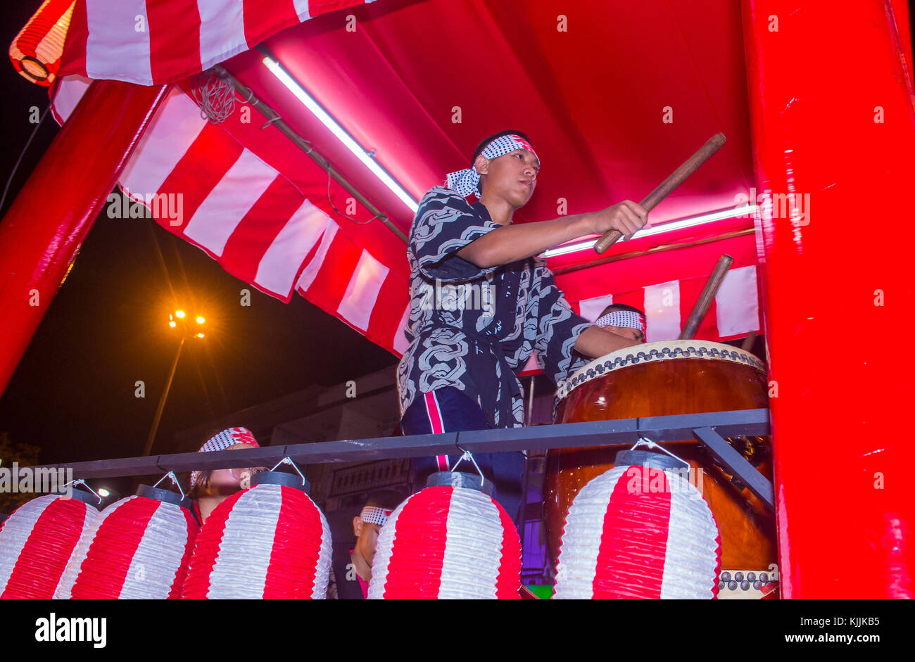 Partecipa a una sfilata durante il festival Yee Peng a Chiang mai , Thailandia Foto Stock