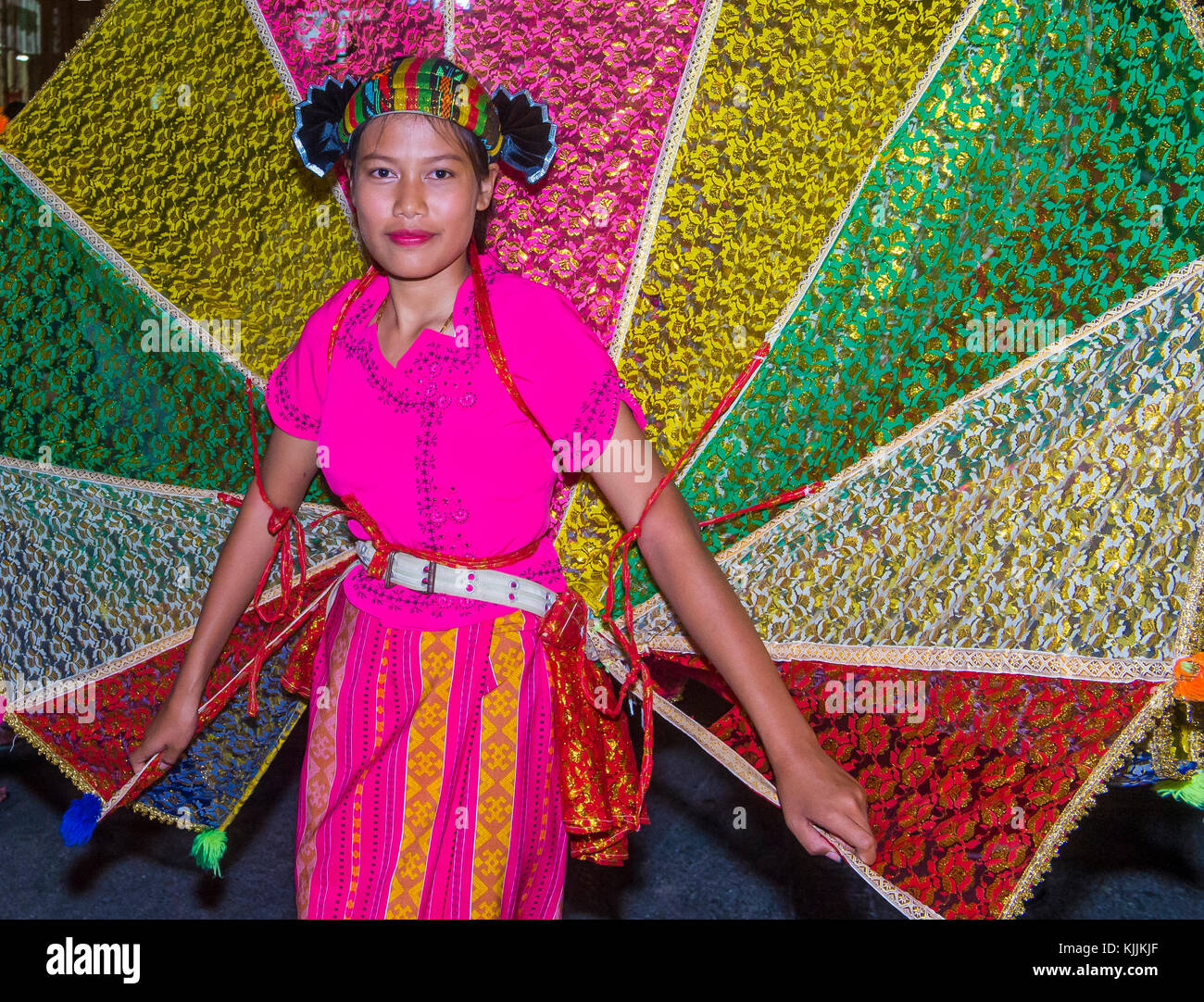 Partecipa a una sfilata durante il festival Yee Peng a Chiang mai , Thailandia Foto Stock