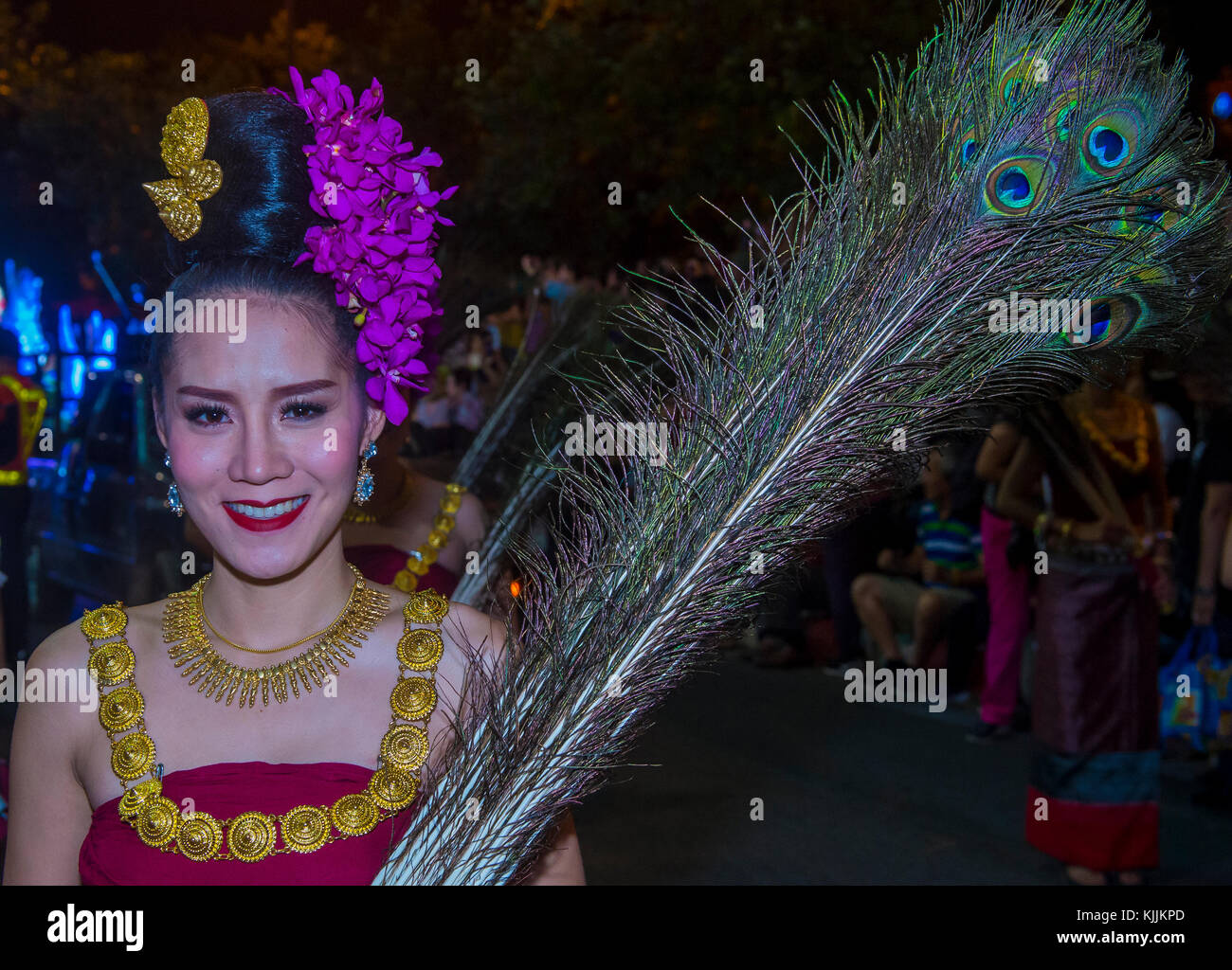 Partecipa a una sfilata durante il festival Yee Peng a Chiang mai , Thailandia Foto Stock