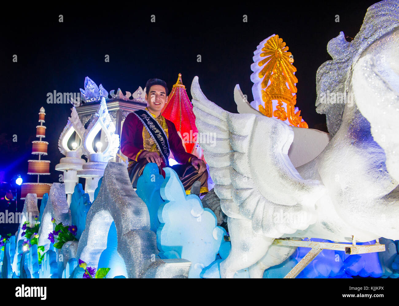 Partecipa a una sfilata durante il festival Yee Peng a Chiang mai , Thailandia Foto Stock