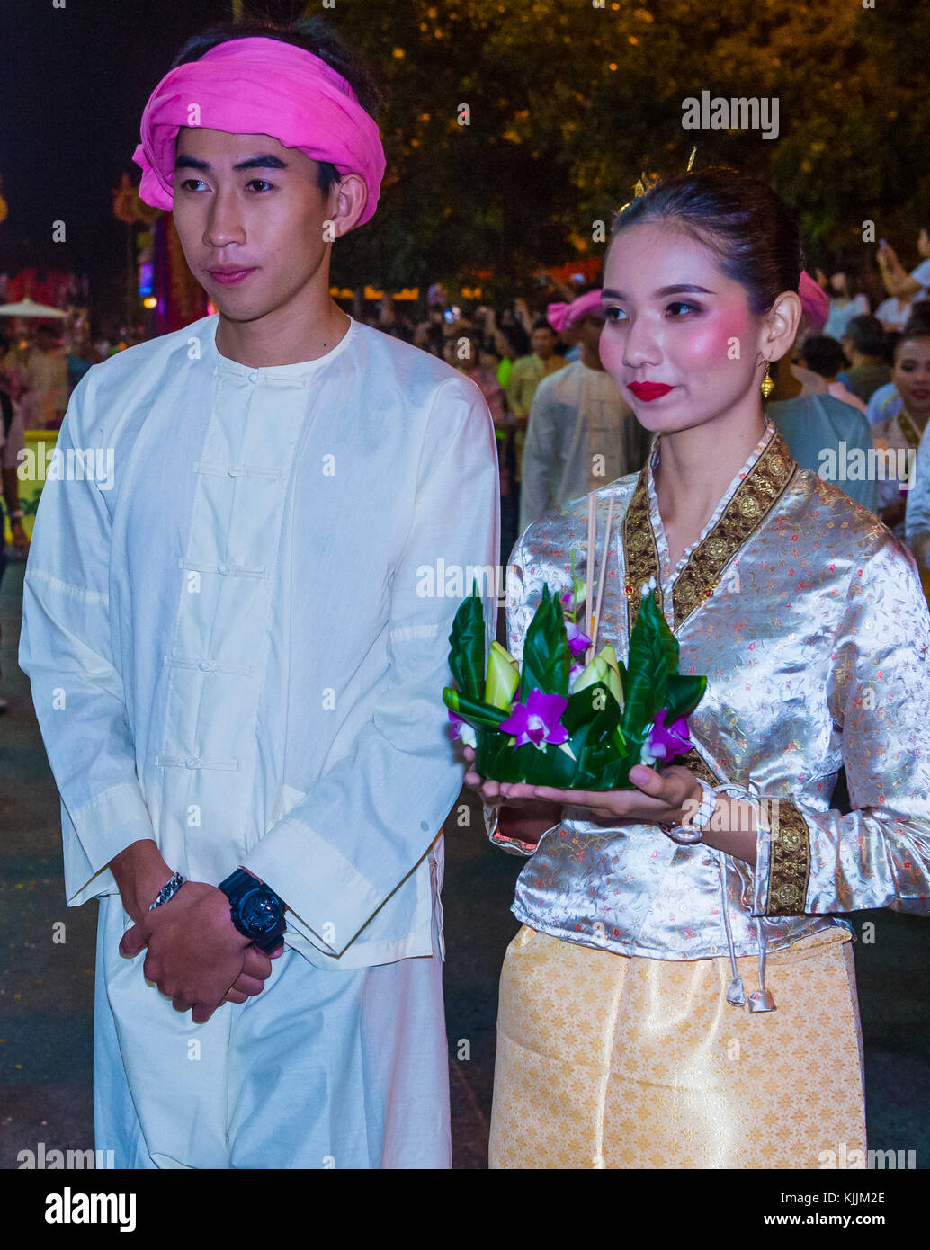 Partecipanti ad una sfilata durante il festival Yee Peng a Chiang mai , Thailandia Foto Stock