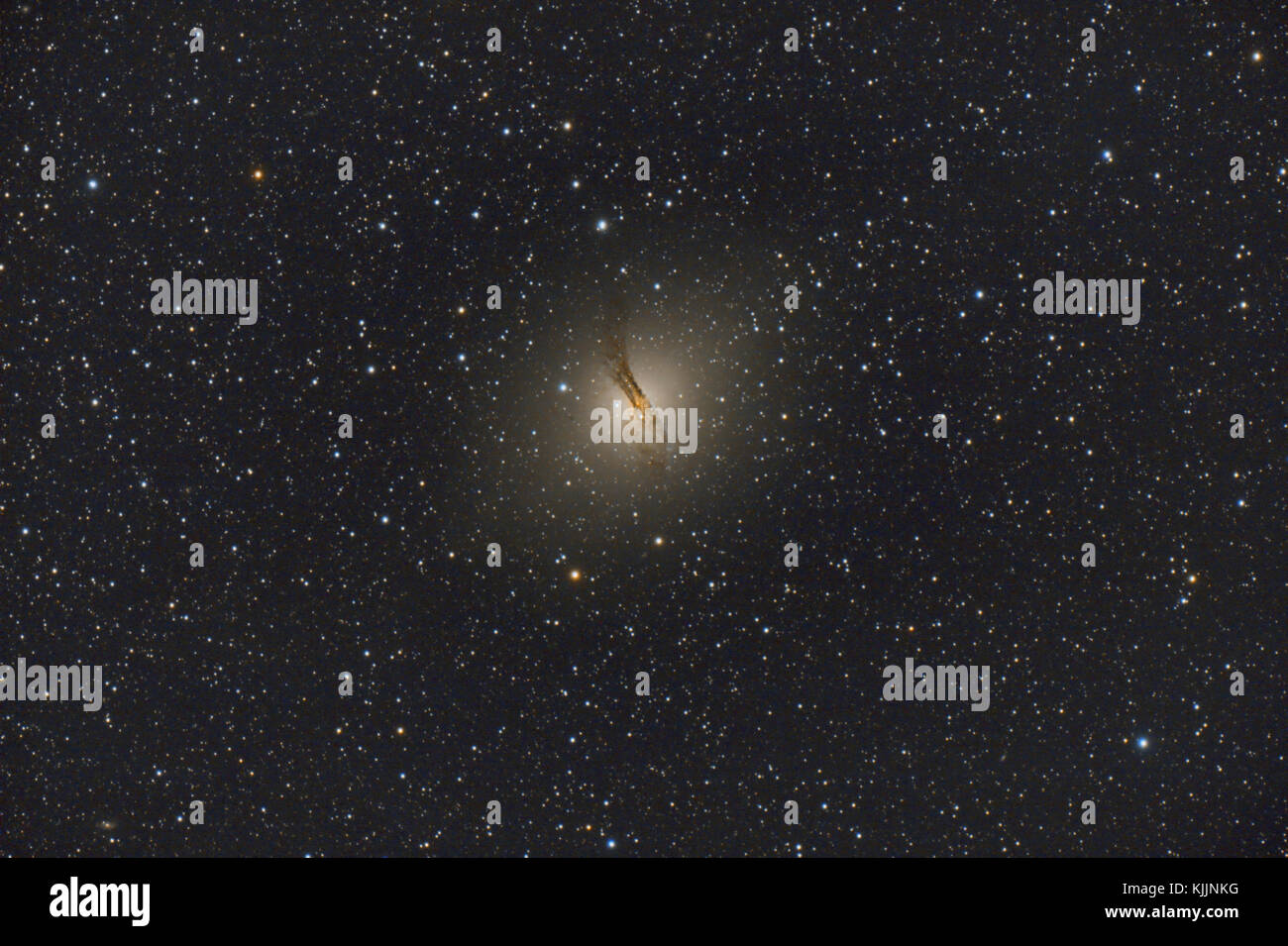 La Namibia, Regione Khomas, vicino Uhlenhorst, Astrophoto della galassia a spirale del centauro A (NGC 5128) con un telescopio Foto Stock