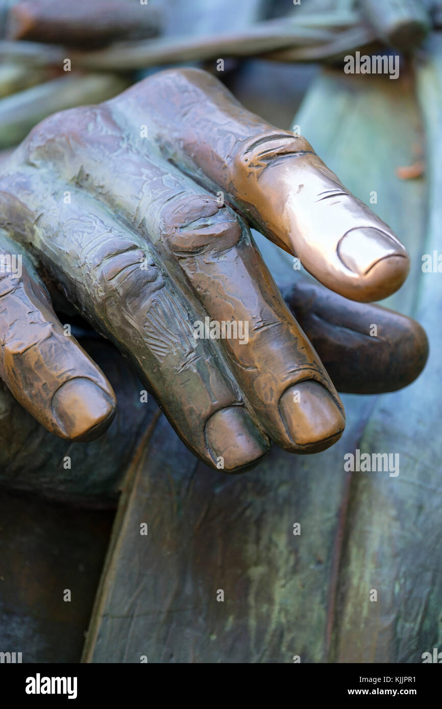 FDR statua del dito indice lucidati con il tocco di visitatori di Franklin Delano Roosevelt Memorial, Washington, Stati Uniti d'America, Stati Uniti d'America. Foto Stock