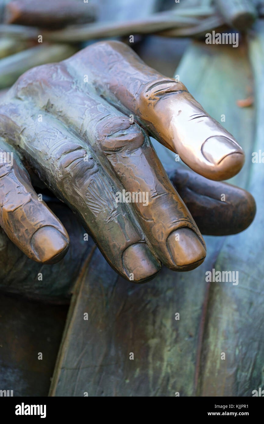 Statua FDR dito indice a mano lucidato dal tocco dei visitatori del Franklin Delano Roosevelt Memorial, Washington, D.C., Stati Uniti d'America, USA. Foto Stock