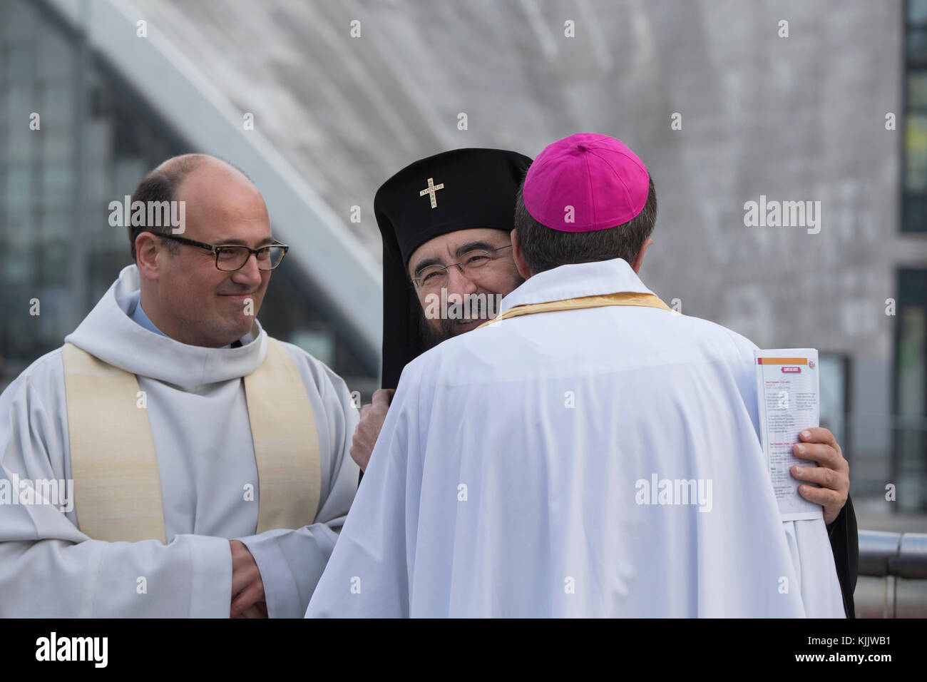 Incontro ecumenico di preghiera all alba della domenica di Pasqua a Paris-La difesa, Francia. Foto Stock