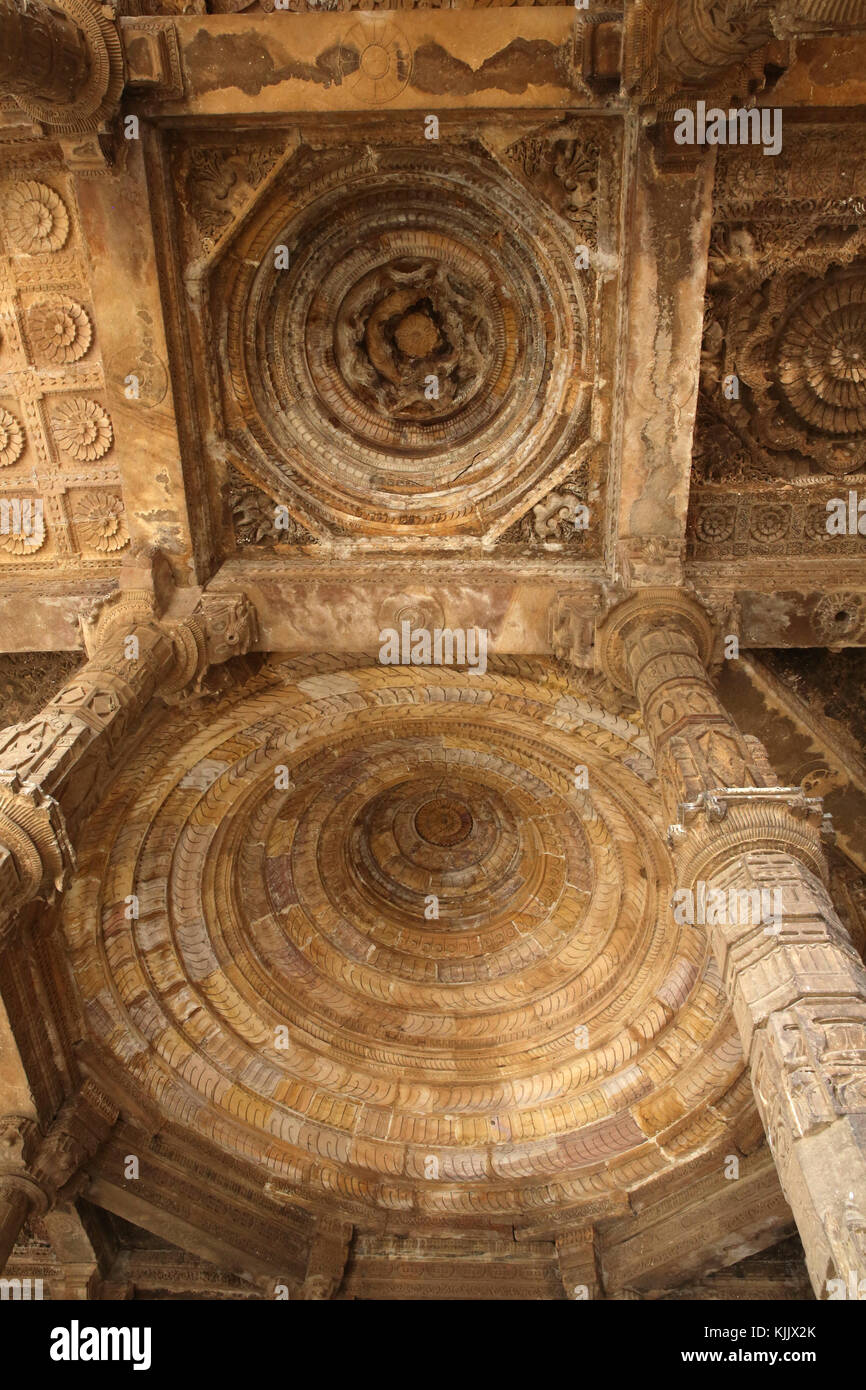 Rovine di Adhai-din-ka-jhonpra moschea (noto come il 2 1/2 giornata capannone relative alla leggenda che è stato costruito in 2 giorni 1/2), Ajmer, Rajasthan. India. Foto Stock