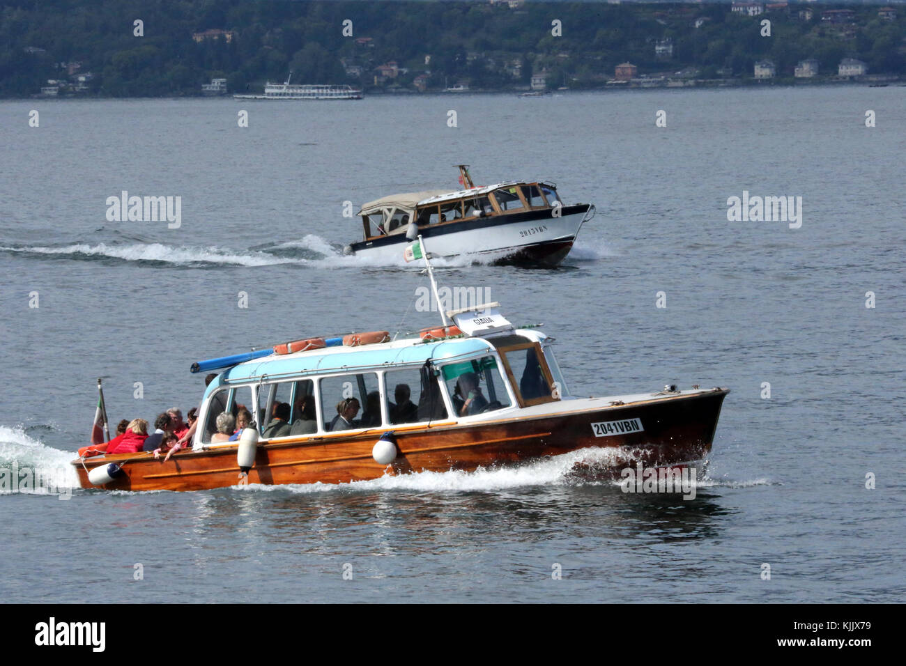 La barca turistica sul Lago Maggiore. L'Italia. Foto Stock