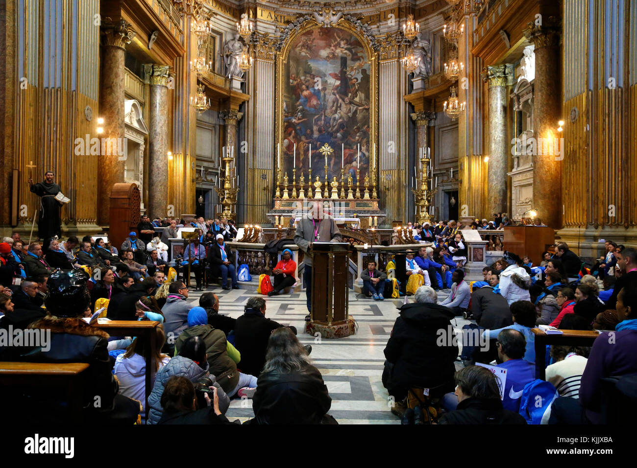 FRATELLO pellegrinaggio a Roma. Discorso pronunciato dal sacerdote Nicolas Buttet chi corre il Fraternite "Eucharistein". L'Italia. Foto Stock