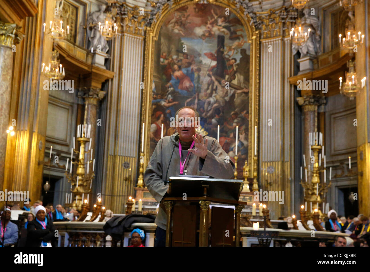 FRATELLO pellegrinaggio a Roma. Discorso pronunciato dal sacerdote Nicolas Buttet chi corre il Fraternite "Eucharistein". L'Italia. Foto Stock