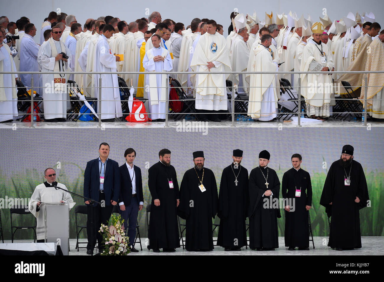 Messa di apertura. La Giornata Mondiale della Gioventù. Cracovia. 2016. Gli ortodossi e il clero cattolico. La Polonia. Foto Stock