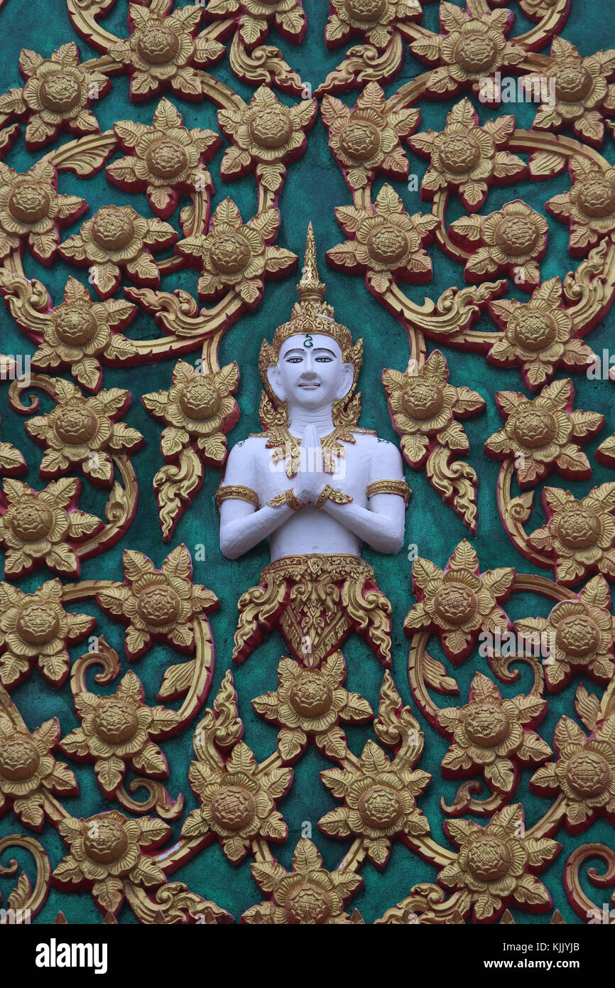 Sculture a bassorilievo in Hua Hin tempio. Thailandia. Foto Stock