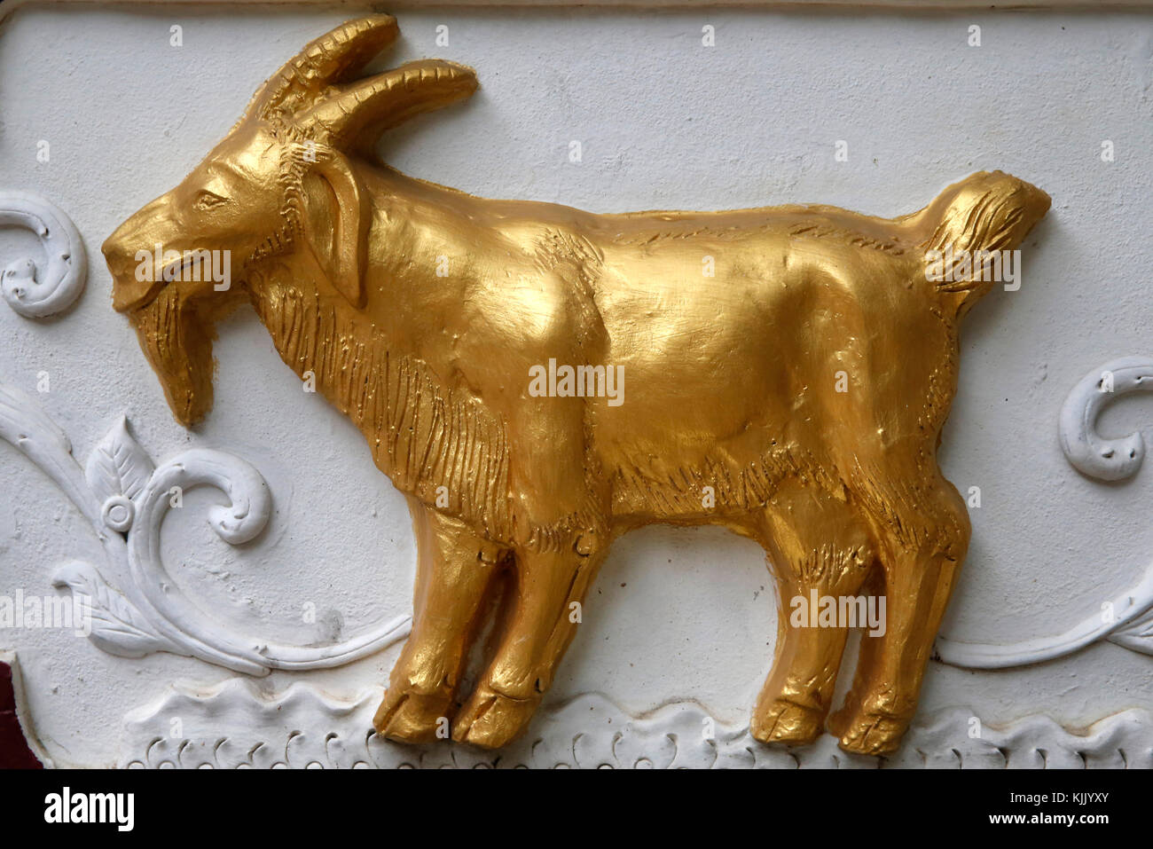 Oroscopo Cinese segno scultura in Wat Chiang, Chiang Mai. Capra. Thailandia. Foto Stock