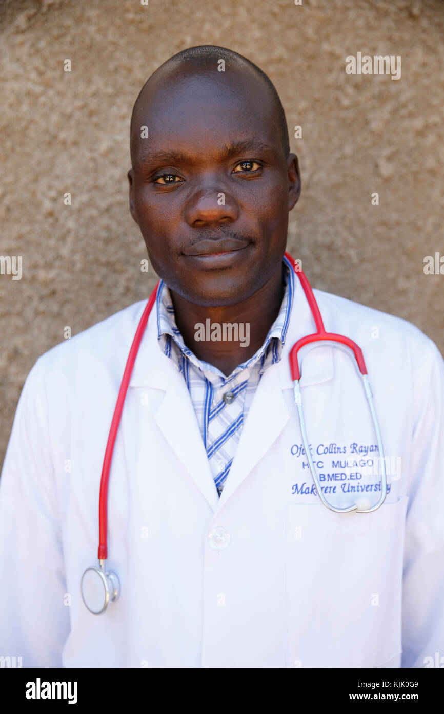 Bweyale Medical Center gestito da medico Ojok Collins Rayan, che ha ricevuto 4 prestiti da UMF microfinanziamenti e ha esteso il suo business da un negozio di farmaco per Foto Stock