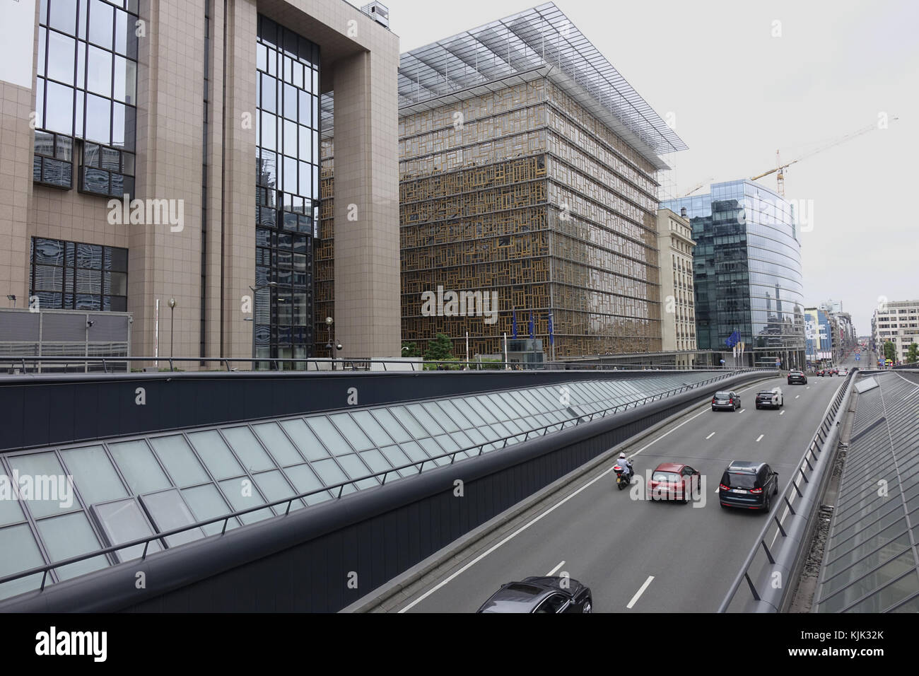 Il nuovo edificio del Consiglio dell'UE per vertici e riunioni dei ministri (L.C.) in Rue de la Loi, nel quartiere europeo della capitale belga Bruxelles, che i giornalisti britannici hanno soprannominato "uovo dello spazio”, 24.06.2017. L'edificio è stato progettato dall'architetto belga Philippe Samyn e in realtà chiamato edificio Europa. - NESSUN SERVIZIO DI TELECOMUNICAZIONE - foto: Sascha Steinach/dpa-Zentralbild/dpa | utilizzo in tutto il mondo Foto Stock