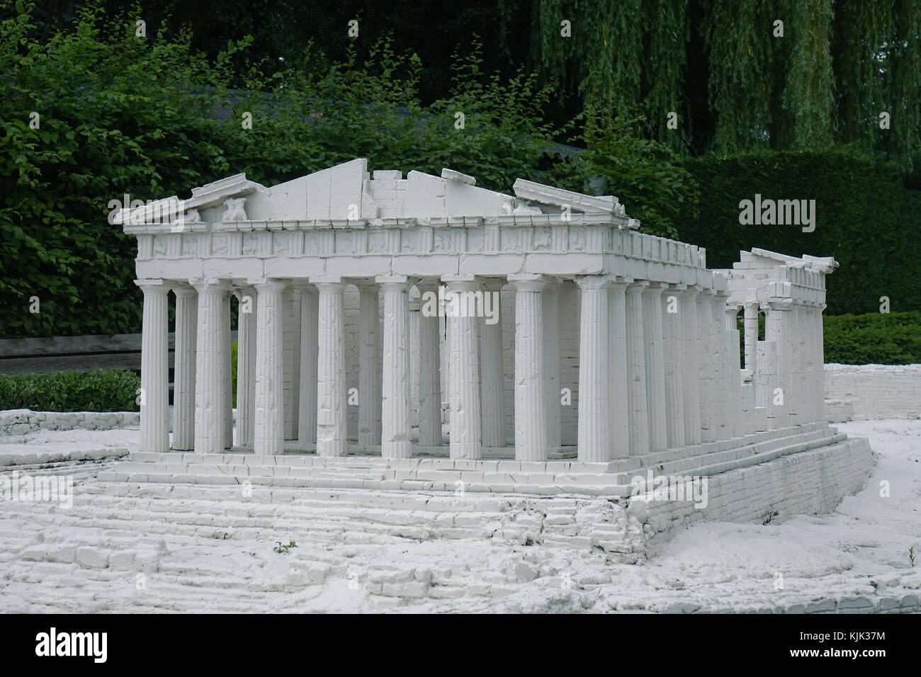 Una miniatura dell'Acropoli di Atene, presso il sito espositivo di Mini-Europe nella capitale belga Bruxelles, 26.06.2017. L'Acropoli è stata dichiarata patrimonio dell'umanità dall'UNESCO dal 1986. Mini-Europe è un parco situato a Bruparck alla base dell'Atomium a Bruxelles. Nel parco, i monumenti più impressionanti dell'Unione europea vengono ricreati su una scala di 1:25. Sono rappresentati circa 350 edifici di 80 città. Con 300.000 visitatori all'anno e un fatturato di tre milioni di euro, Mini-Europe è una delle principali attrazioni turistiche di Bruxelles. - NESSUN SERVIZIO DI TELECOMUNICAZIONE - foto: Sascha Steinach/ Foto Stock