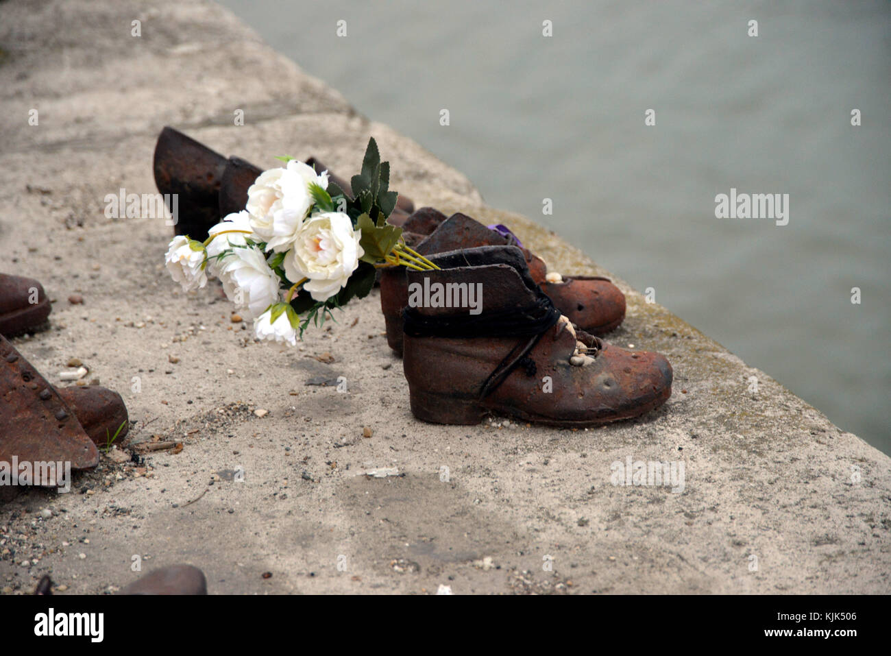 L'Europa, UNGHERIA, BUDAPEST le scarpe sulla sponda del Danubio è un memoriale a budapest, Ungheria. concepito dal regista può togay, egli lo ha creato sul Foto Stock