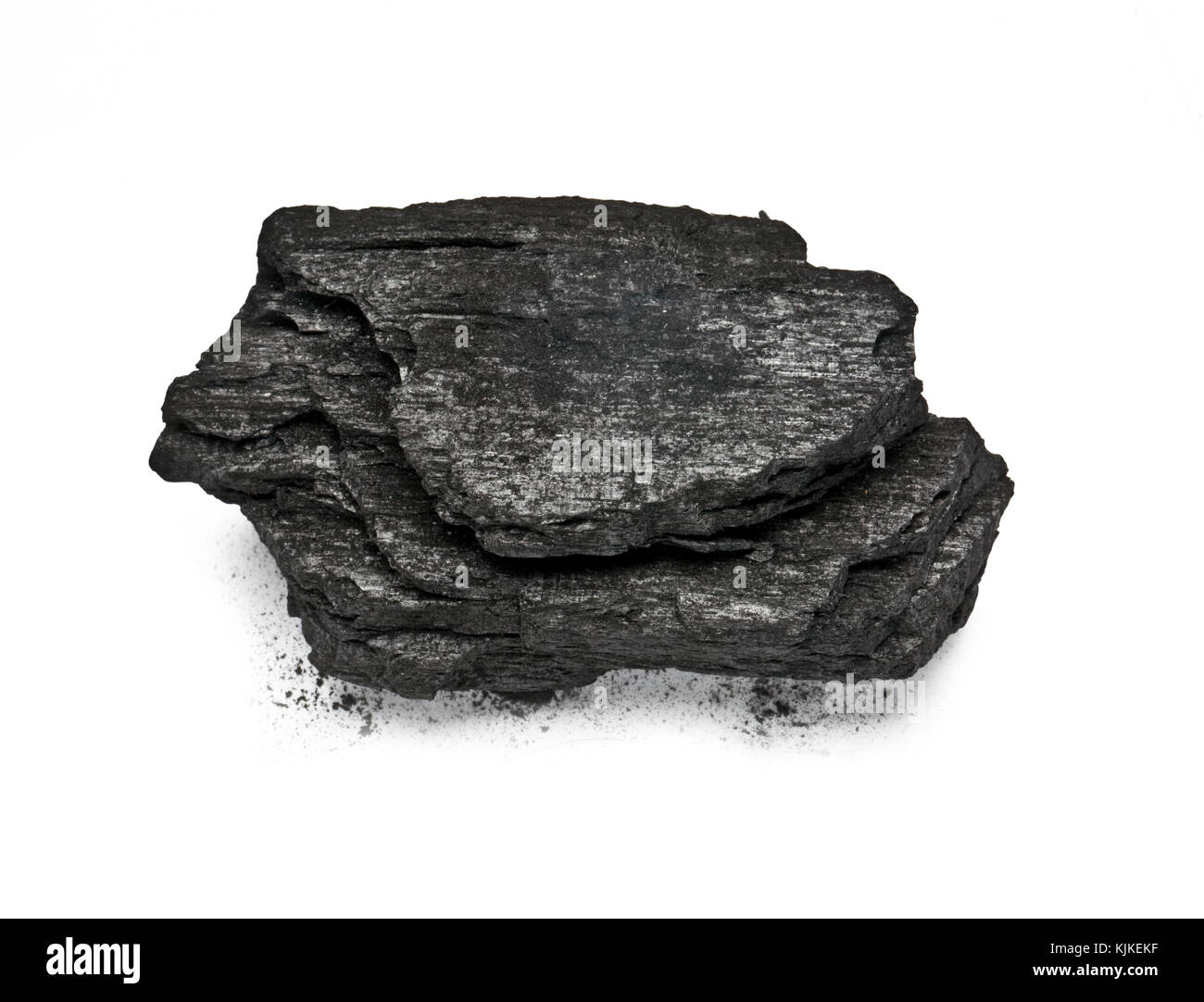 Pezzo di fractured carbone di legno isolato su sfondo bianco con tracciato di ritaglio Foto Stock