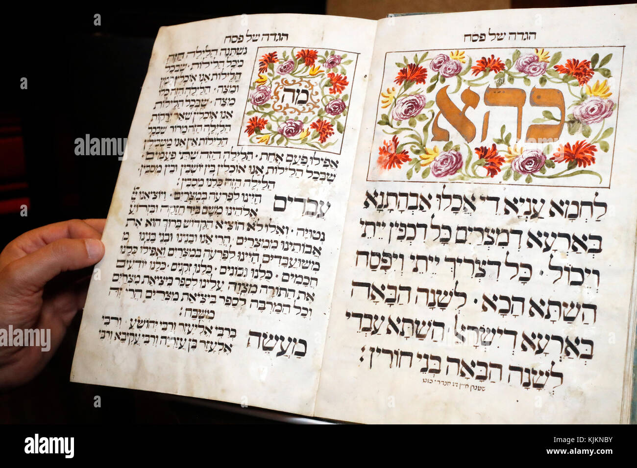 Vecchio Haggadah illuminato (Presburg 1773). Un testo ebraico che espone la fine del seder pasquale. La Svizzera. Foto Stock