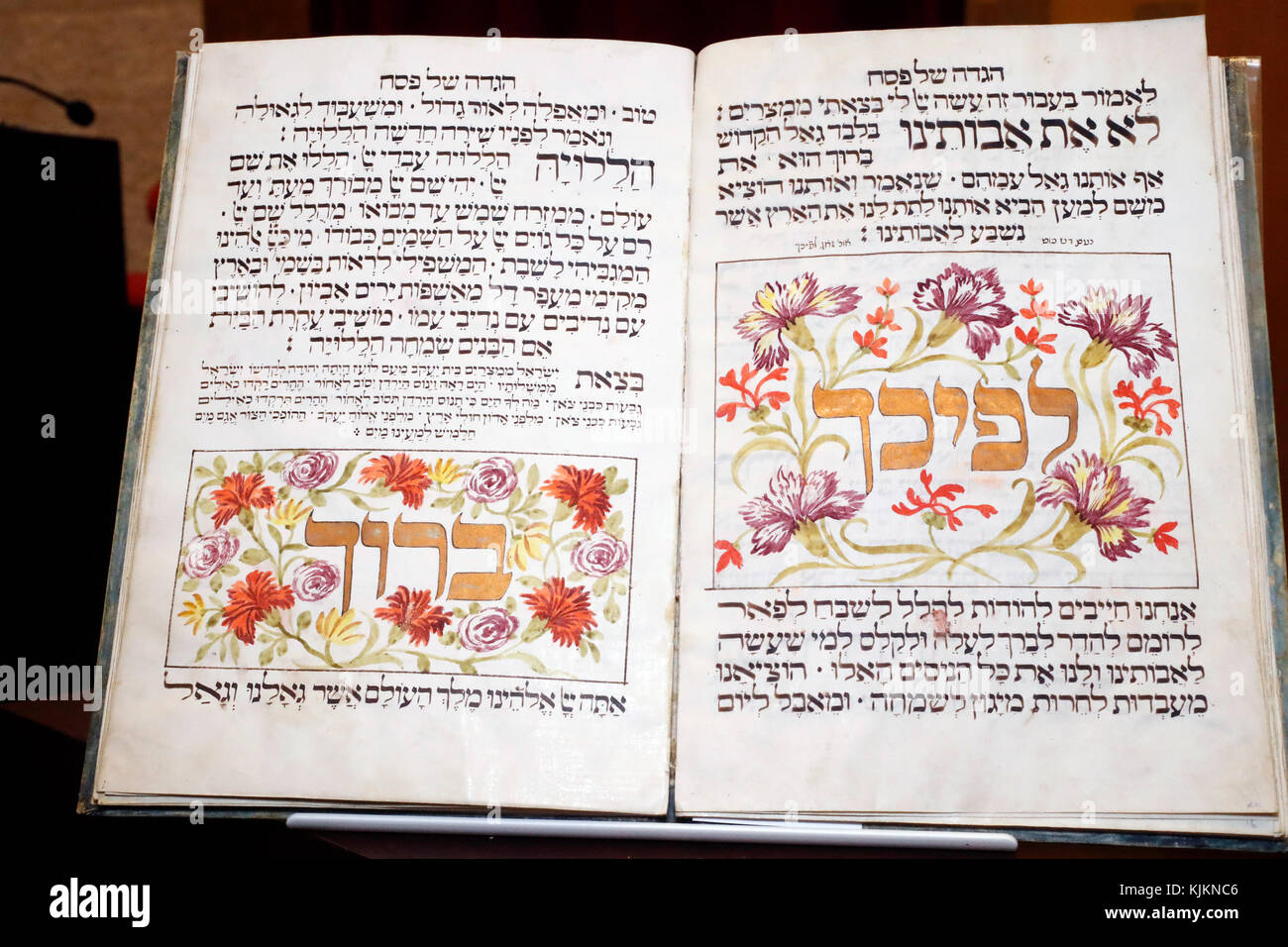 Vecchio Haggadah illuminato (Presburg 1773). Un testo ebraico che espone la fine del seder pasquale. La Svizzera. Foto Stock