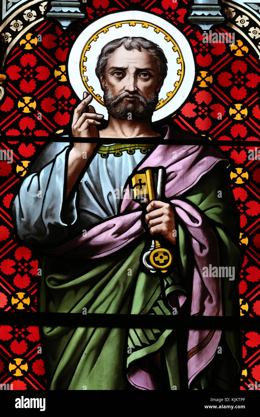 Lans en Vercors chiesa. Finestra di vetro colorato. San Pietro apostolo. La Francia. Foto Stock