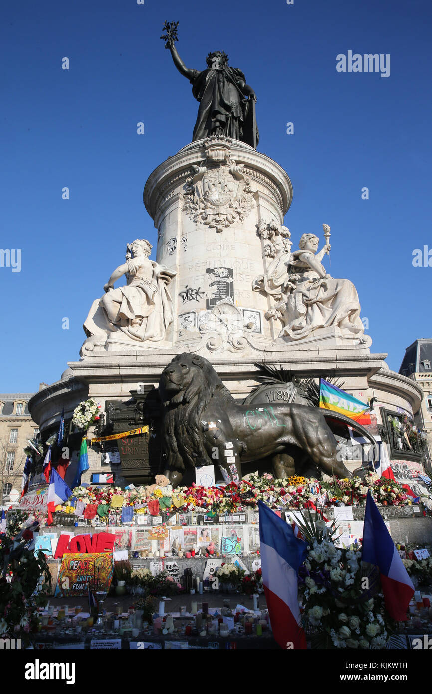 Il tributo nazionale per le vittime della Parigi degli attacchi terroristici. Stato islamico (ISIS) jihadisti rivendicato attacchi coordinati nel centro di Parigi che uccidono Foto Stock