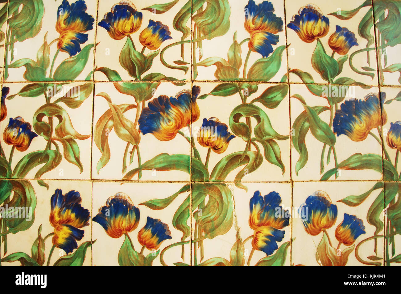 Vintage (azulejos antiche piastrelle) dal vecchio palazzo - Algarve, PORTOGALLO Foto Stock
