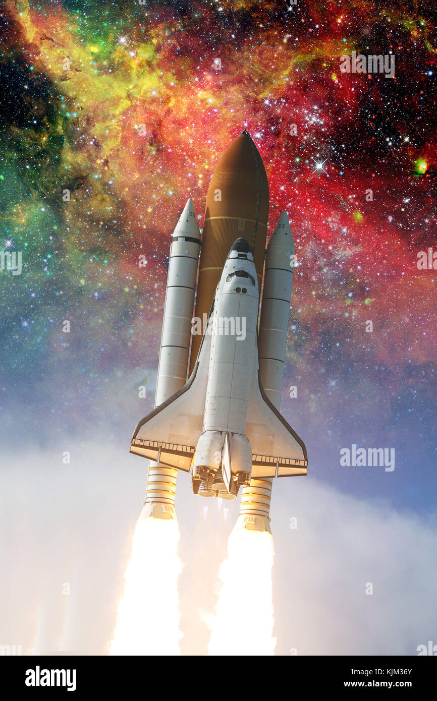 Space Shuttle decollare su una missione. Gli elementi di questa immagine fornita dalla NASA Foto Stock