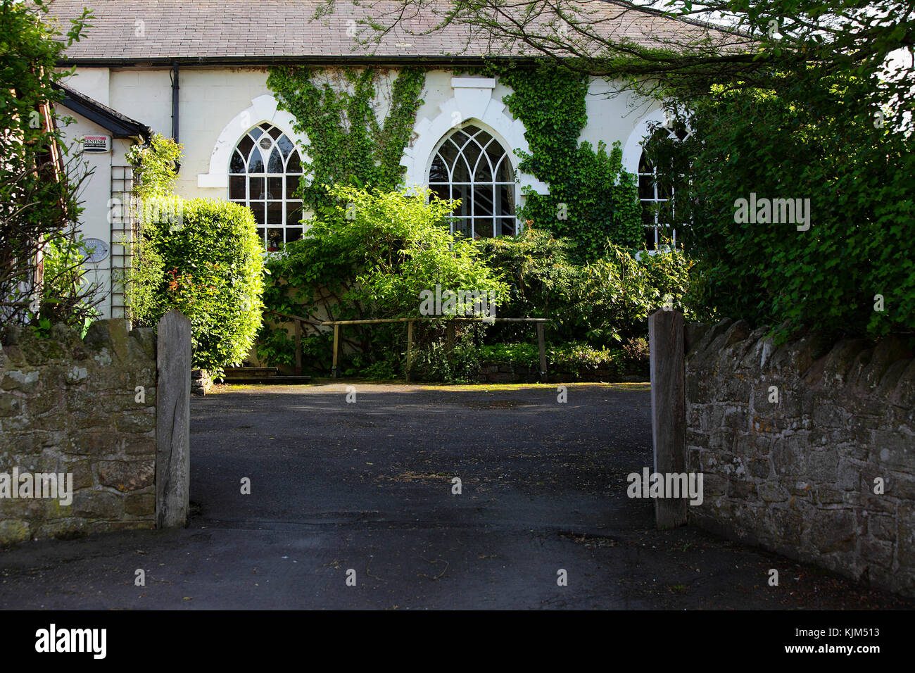 Vista in alzato frontale della vecchia scuola casa in Acton burnell, shrewsbury, Shropshire, Inghilterra. Foto Stock