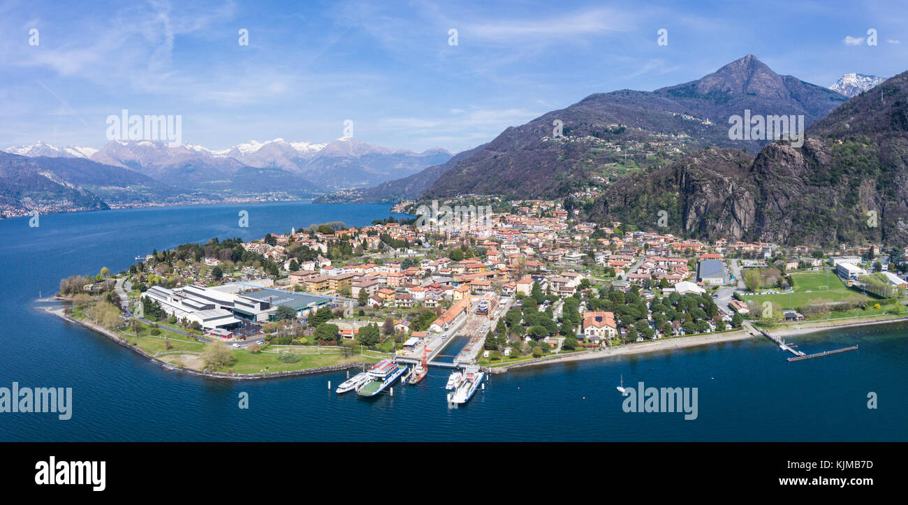 Villaggio di Dervio - lago di Como in Italia - vista aerea Foto Stock