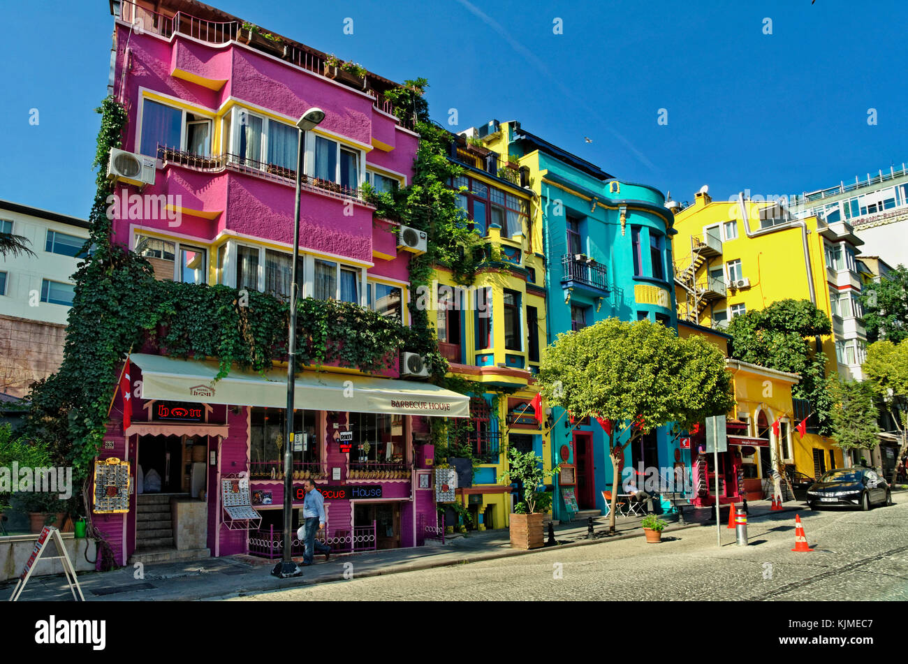 Alberghi colorati su Yerebatan Street, adiacente al Yerebatan cisterna sotterranea, Sultanahmet, Fatih, Istanbul, Turchia. Foto Stock