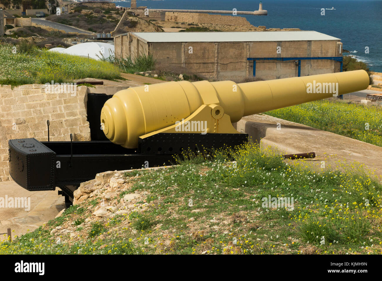 La Armstrong 100 ton pistola a Forte Rinella, Malta. Il muso il caricamento di 100 ton pistola è il più grande di caricamento anteriore cannon / gun batteria in tutto il mondo. (91) Foto Stock