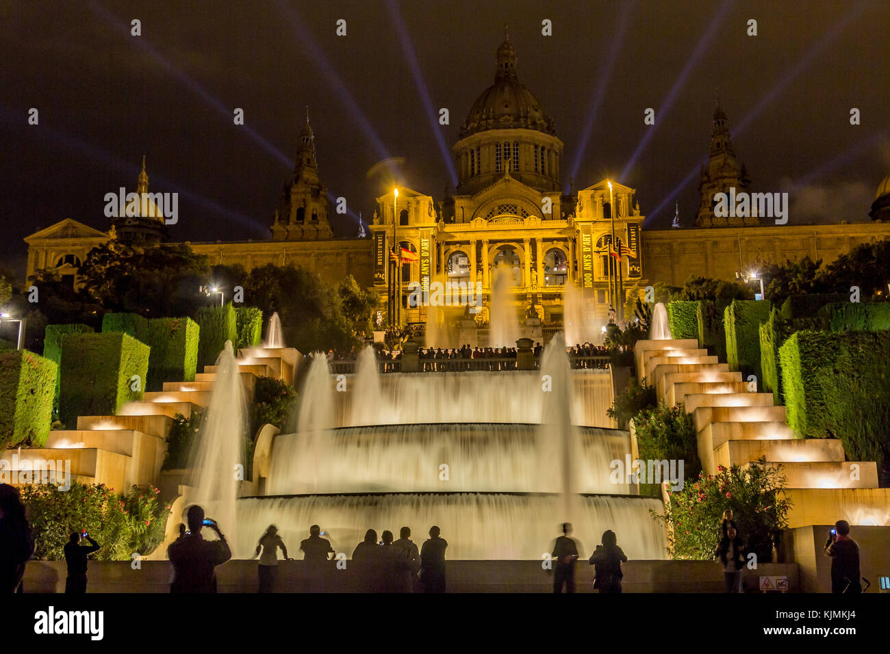 Vista notturna del Palazzo Nazionale di Barcellona Foto Stock