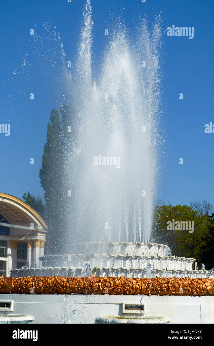 Kiev complesso nazionale expocenter di Ucraina, un stile sovietico al centro esposizioni e fontana Foto Stock