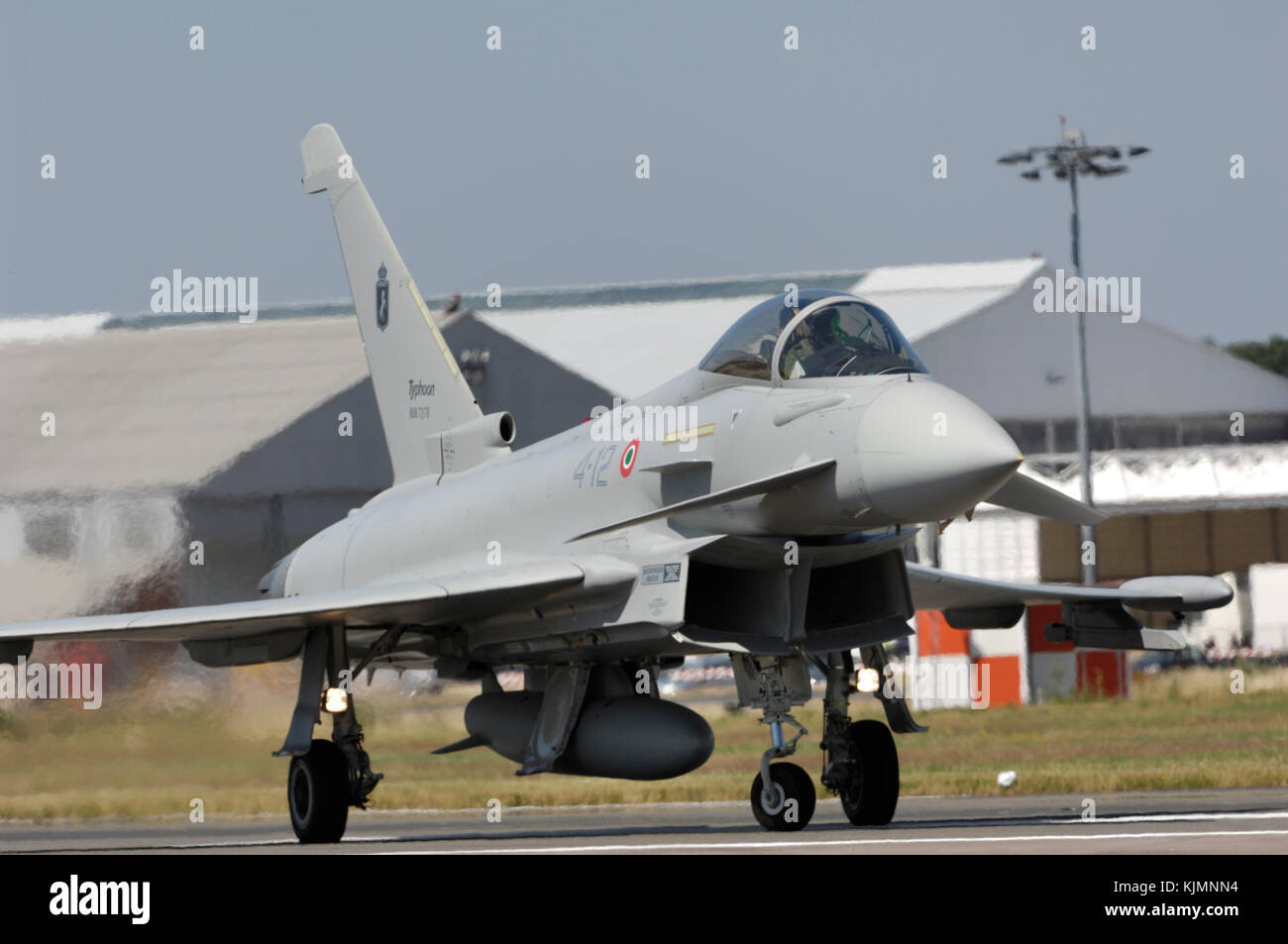 Forza Aerea Italiana Eurofighter Typhoon EF-2000 rullaggio al 2006 Farnborough Airshow internazionale Foto Stock