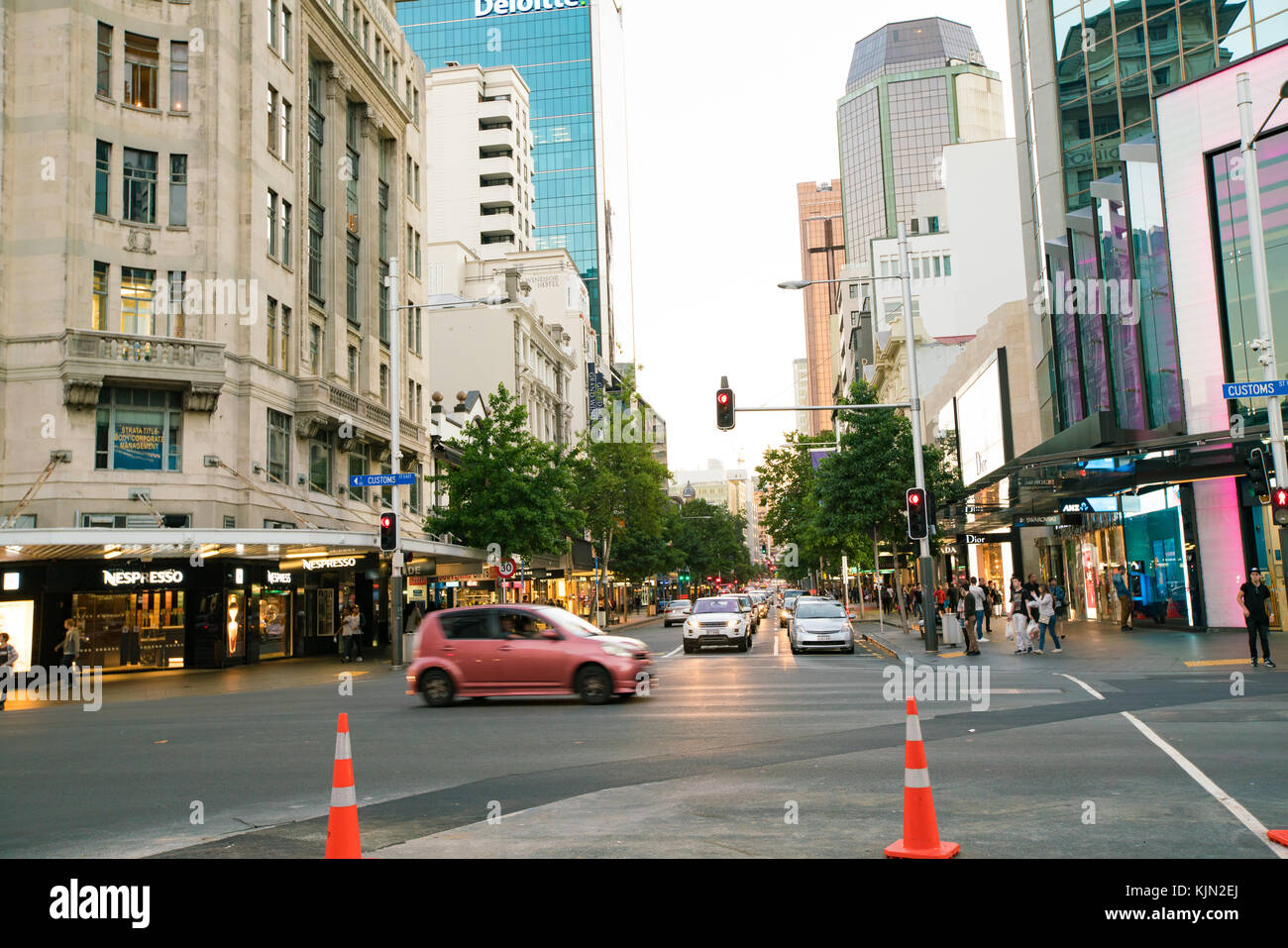 Auckland, Nuova Zelanda - Aprile 2016: centri commerciali e grattacieli nel centro città di Auckland Foto Stock