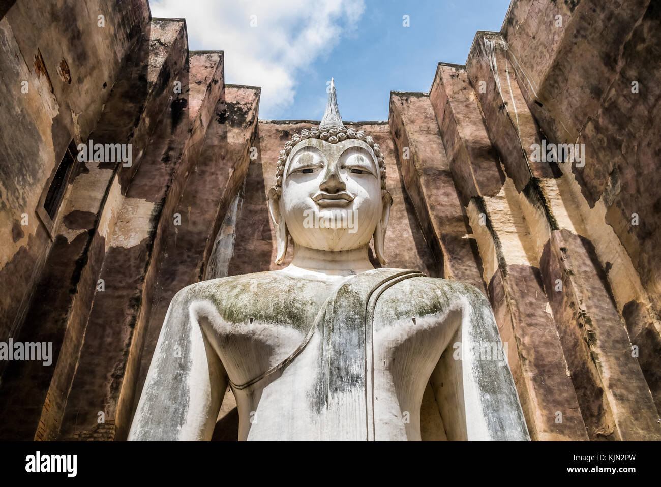 Close-up della statua di Buddha nel wat sri chum tempio, sukhothai historical park, Thailandia Foto Stock