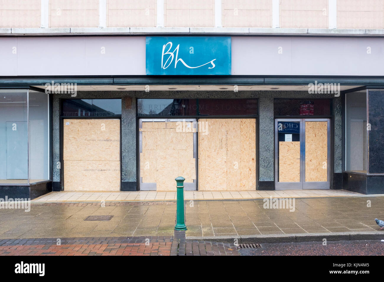 Chiuso e imbarcato nel negozio BHS, ora demolito a Crewe Cheshire UK Foto Stock