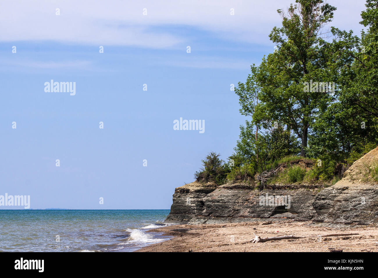 Bluffs lungo la riva del lago Erie Foto Stock