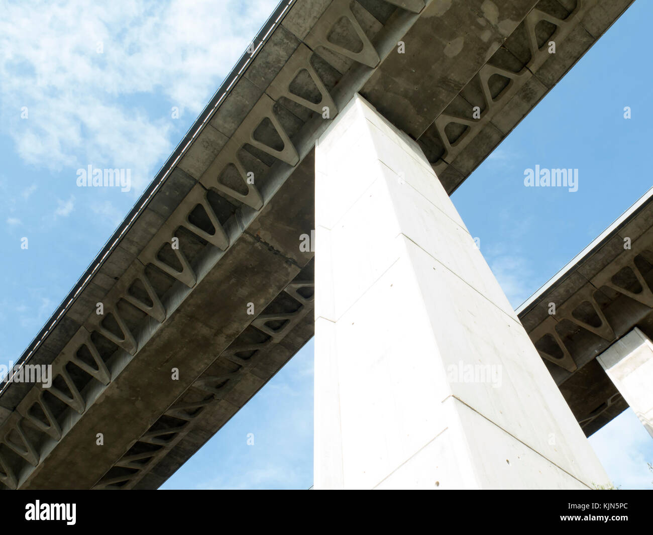 Ponte di elevate per il traffico dei veicoli Foto Stock